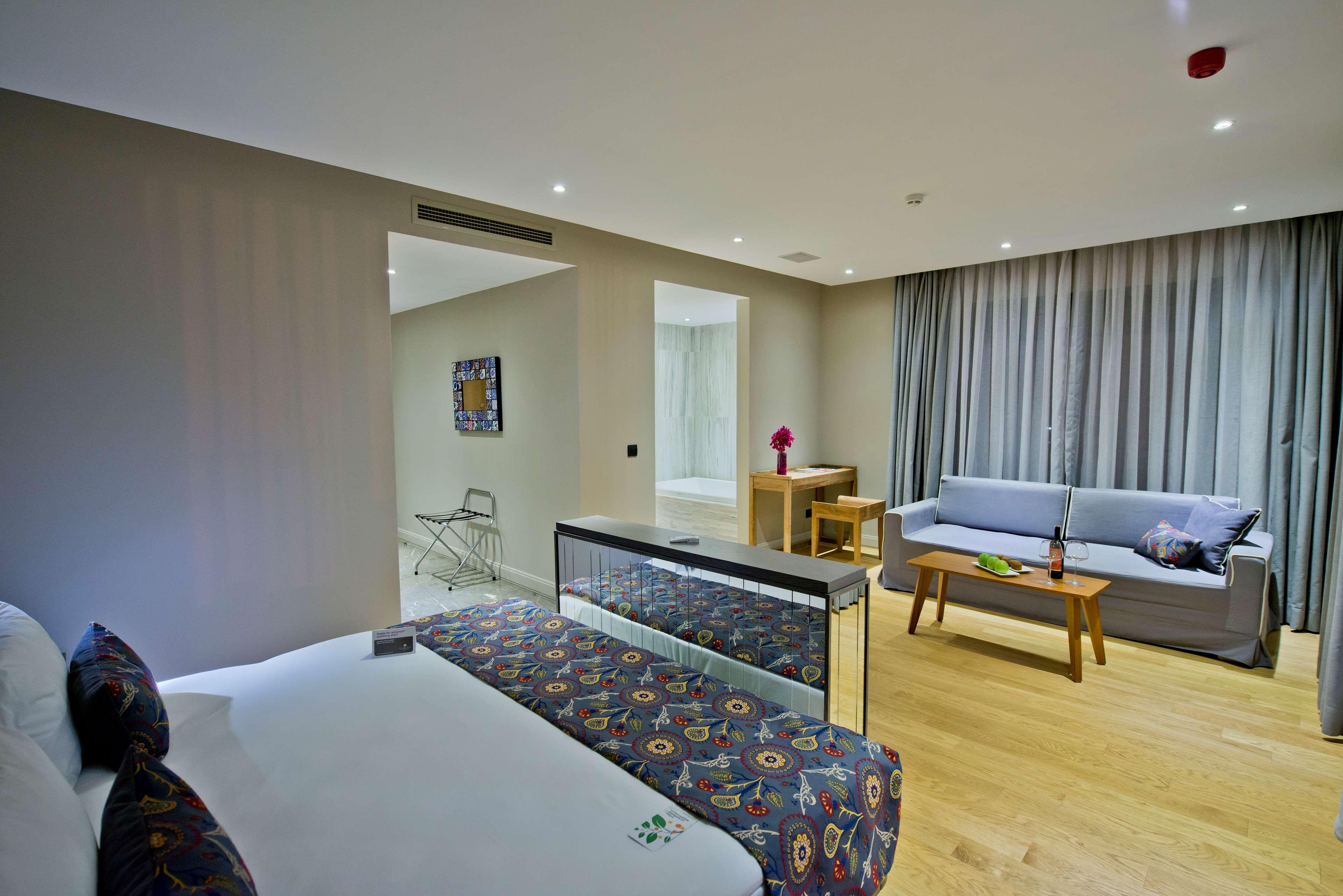 Ramada By Wyndham Bodrum מלון ביטז