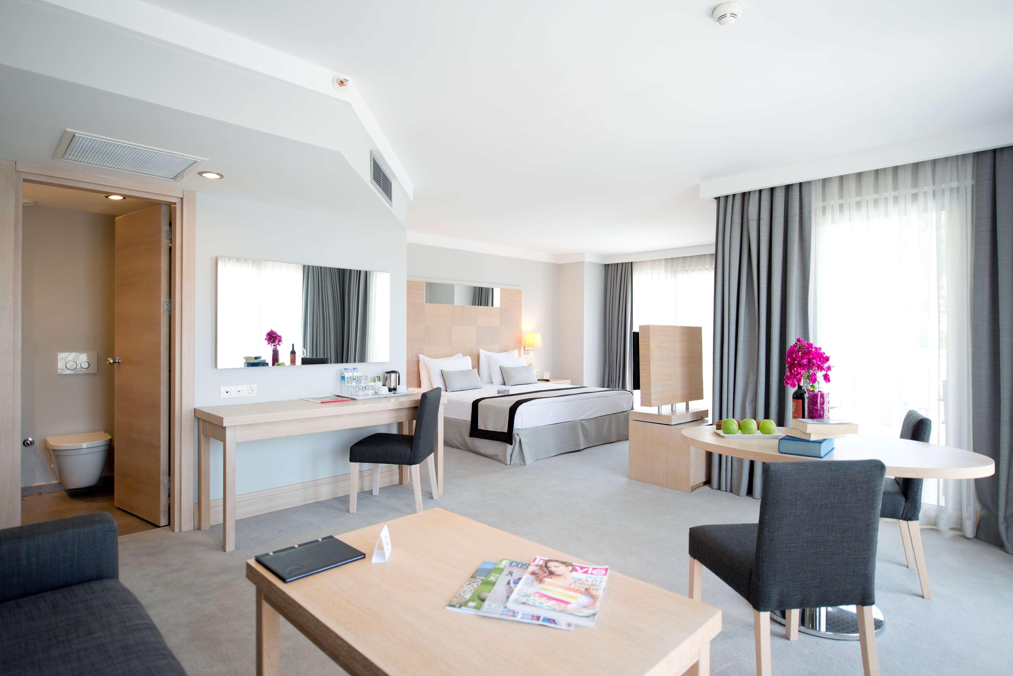 Ramada By Wyndham Bodrum מלון
