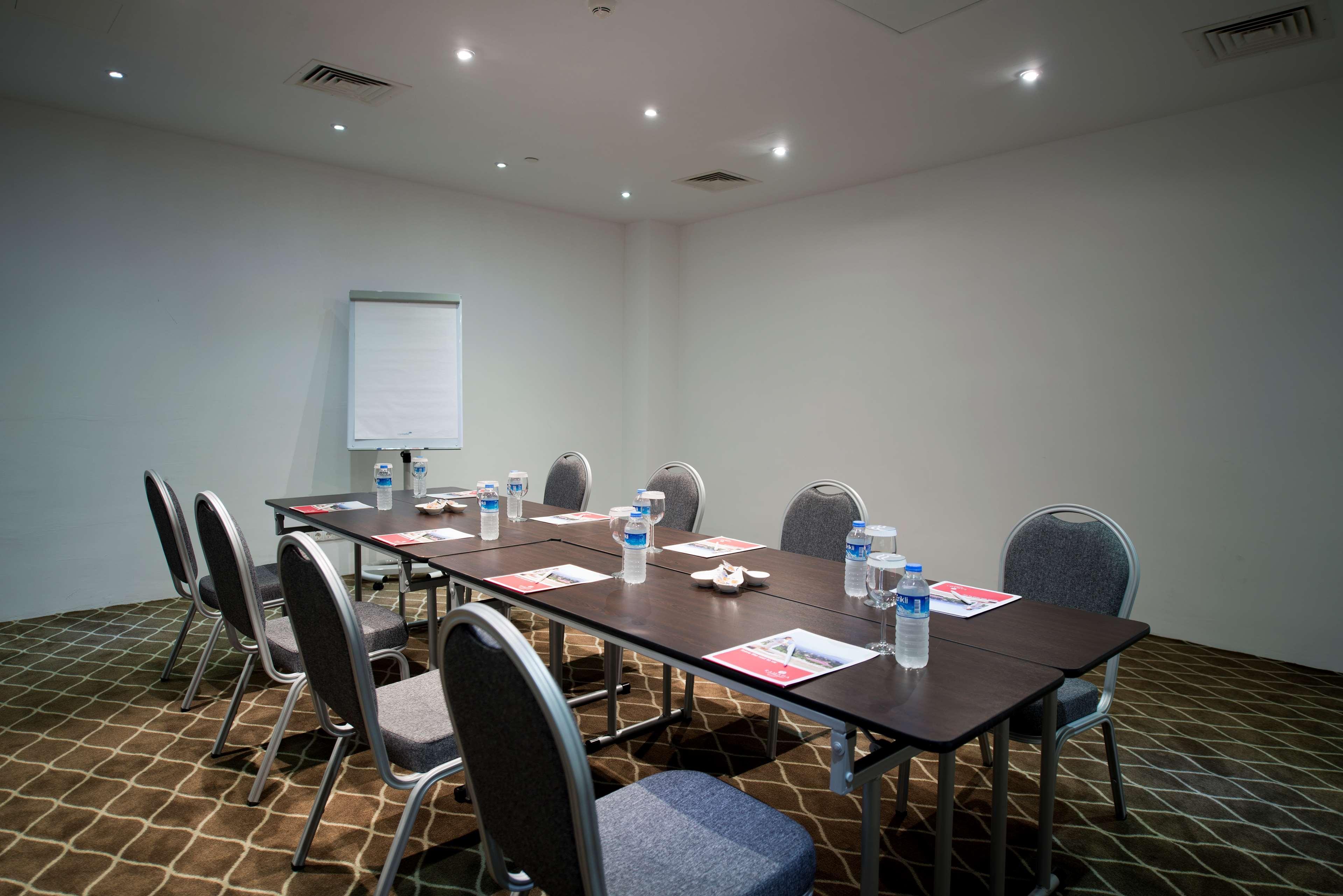 Ramada By Wyndham Bodrum Отель